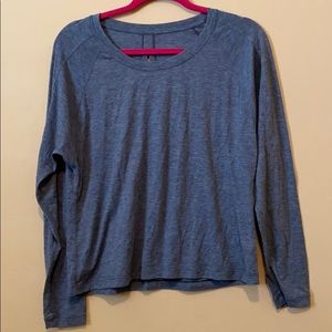 SZ 6 LULU LEMON KEY HOLE BACK LONG SLEEVE